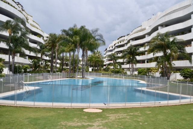 4 soverom Leilighet til salgs i Marbella med svømmebasseng garasje - € 1 155 000 (Ref: 10001896)