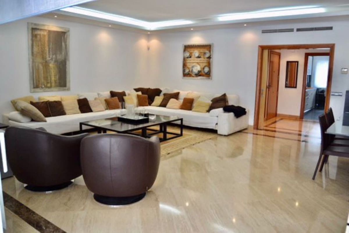 4 soverom Leilighet til salgs i Marbella med svømmebasseng garasje - € 1 155 000 (Ref: 10001896)