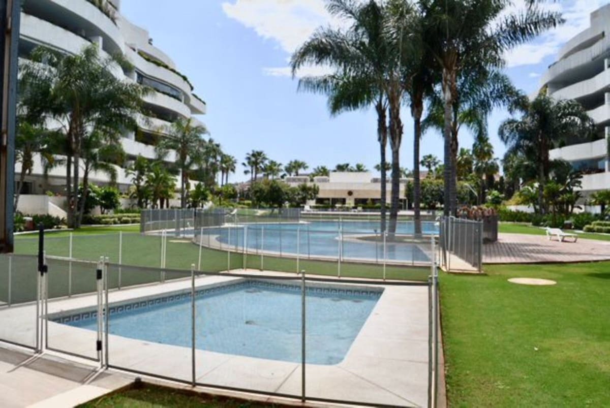 4 soverom Leilighet til salgs i Marbella med svømmebasseng garasje - € 1 155 000 (Ref: 10001896)