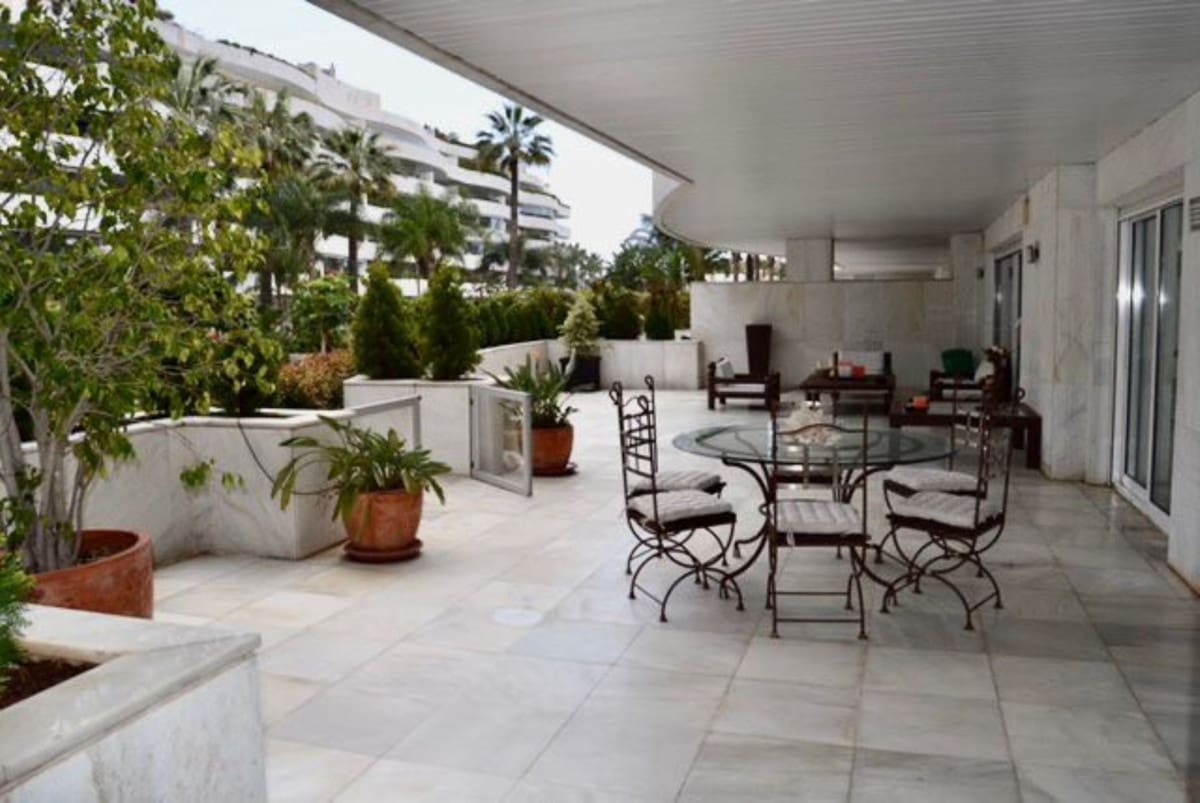 4 soverom Leilighet til salgs i Marbella med svømmebasseng garasje - € 1 155 000 (Ref: 10001896)