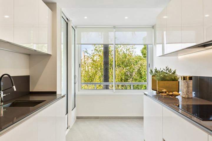 Apartamento de 2 habitaciones en Nueva Andalucia en venta con piscina garaje - 699.000 € (Ref: 10001900)