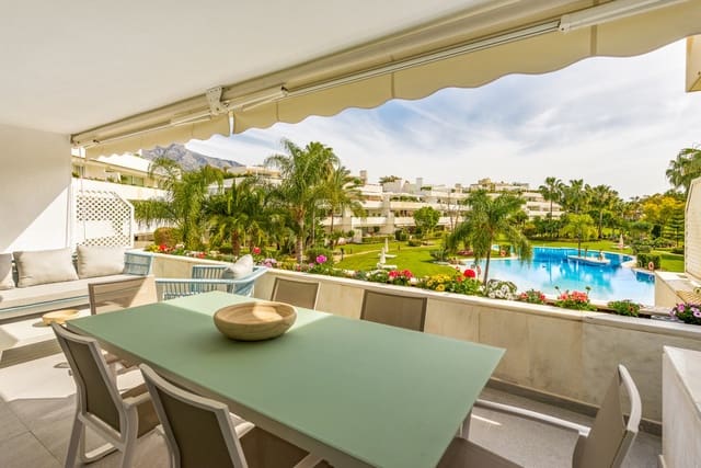 Apartamento de 2 habitaciones en Nueva Andalucia, Marbella en venta con piscina garaje - 699.000 € (Ref: 10001900)
