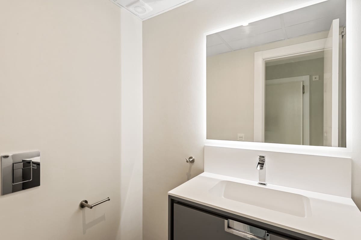 Apartamento de 2 habitaciones en Nueva Andalucia en venta con piscina garaje - 699.000 € (Ref: 10001900)