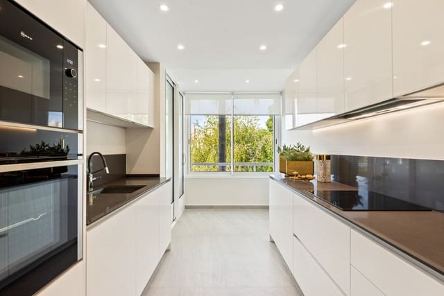 Apartamento de 2 habitaciones en Nueva Andalucia, Marbella en venta con piscina garaje - 699.000 € (Ref: 10001900)