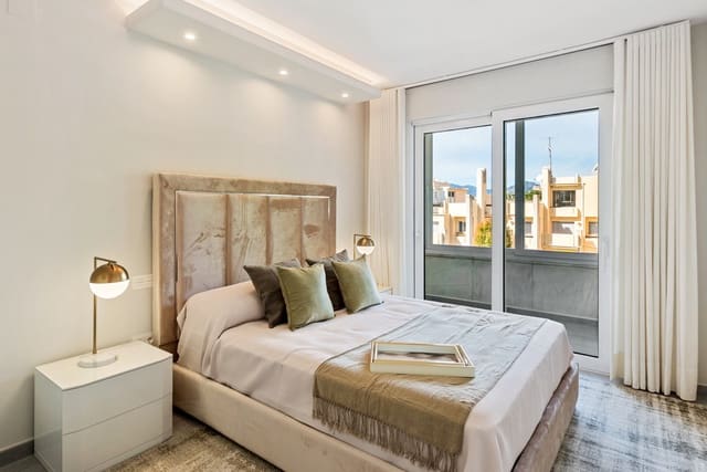 Apartamento de 2 habitaciones en Nueva Andalucia, Marbella en venta con piscina garaje - 699.000 € (Ref: 10001900)