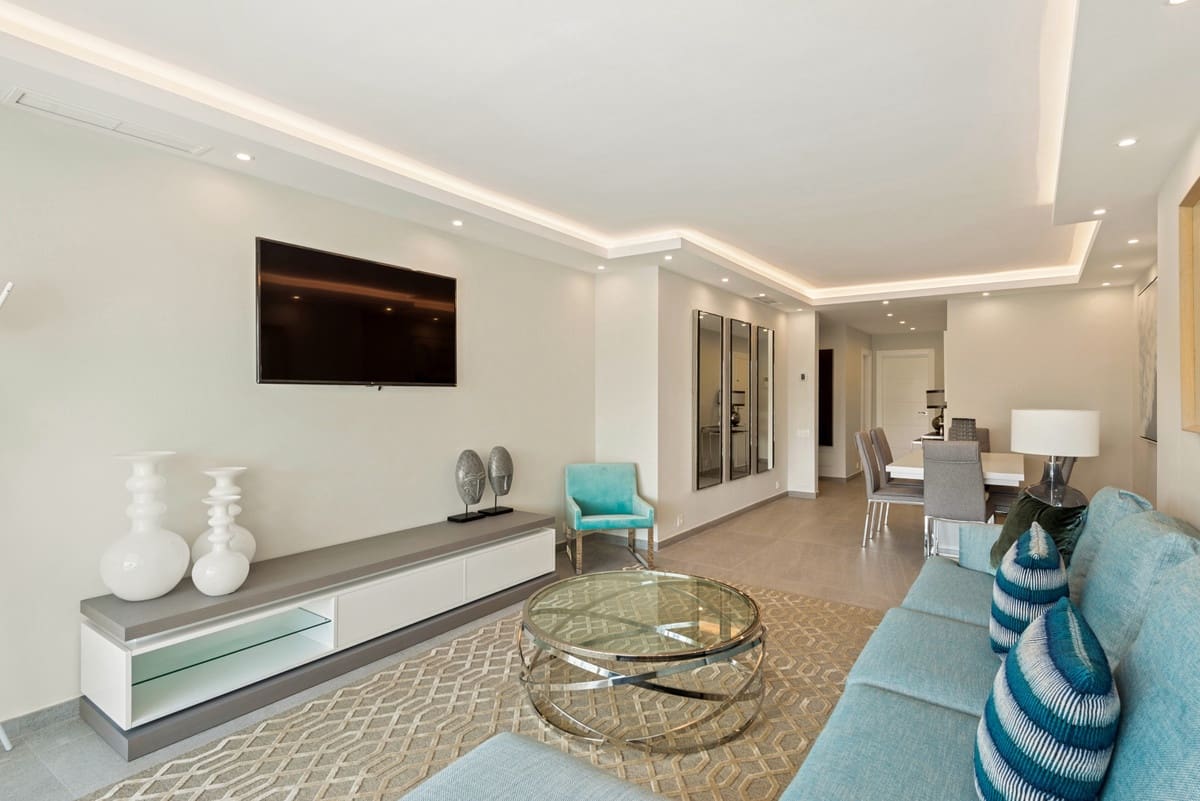 Apartamento de 2 habitaciones en Nueva Andalucia en venta con piscina garaje - 699.000 € (Ref: 10001900)