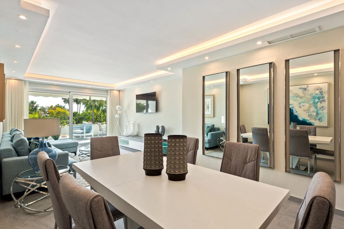 Apartamento de 2 habitaciones en Nueva Andalucia en venta con piscina garaje - 699.000 € (Ref: 10001900)