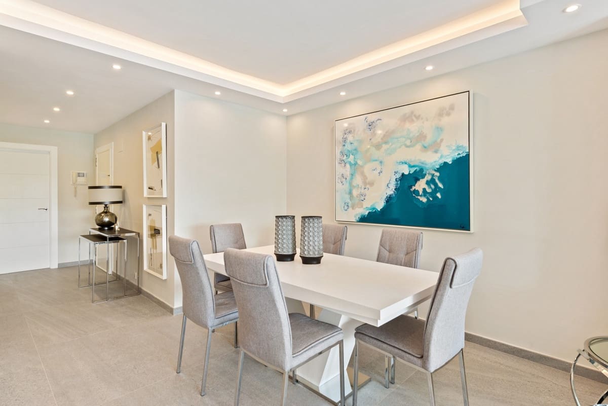 Apartamento de 2 habitaciones en Nueva Andalucia en venta con piscina garaje - 699.000 € (Ref: 10001900)