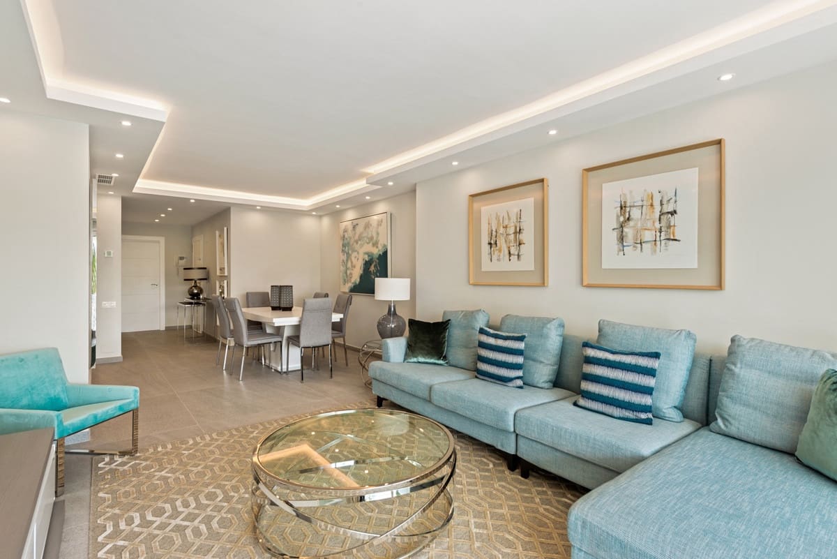 Apartamento de 2 habitaciones en Nueva Andalucia en venta con piscina garaje - 699.000 € (Ref: 10001900)