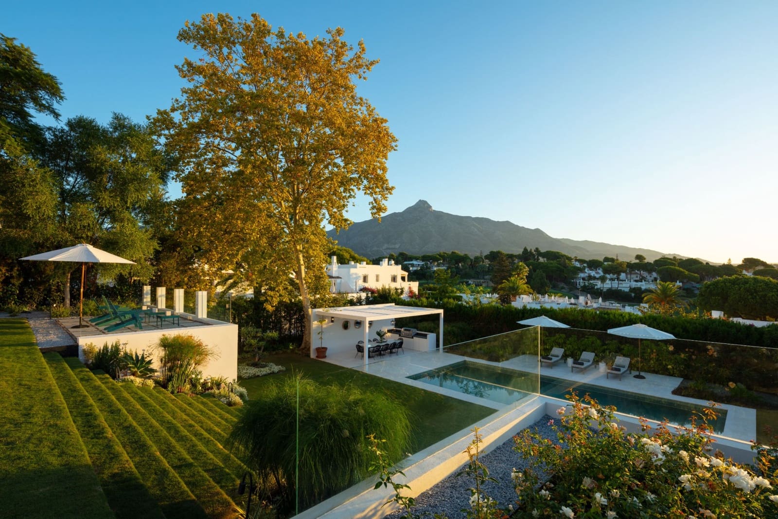 6 sypialnia Willa na sprzedaż w Marbella z basenem garażem - 4 200 000 € (Ref: 10001901)