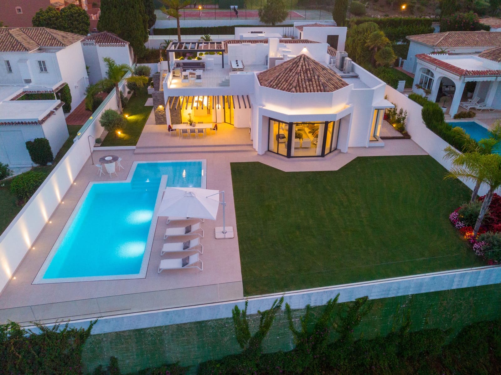5 Zimmer Villa zu verkaufen in Marbella mit Pool Garage - 3.950.000 € (Ref: 10001903)