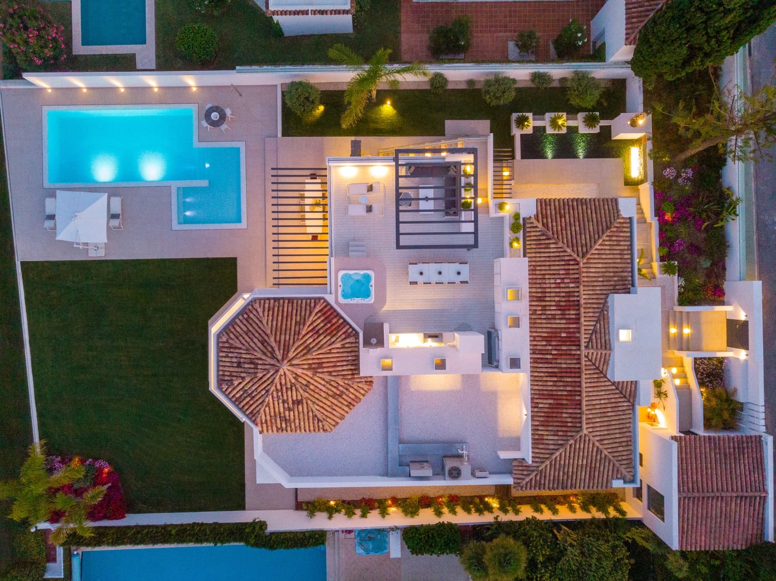 5 Zimmer Villa zu verkaufen in Marbella mit Pool Garage - 3.950.000 € (Ref: 10001903)