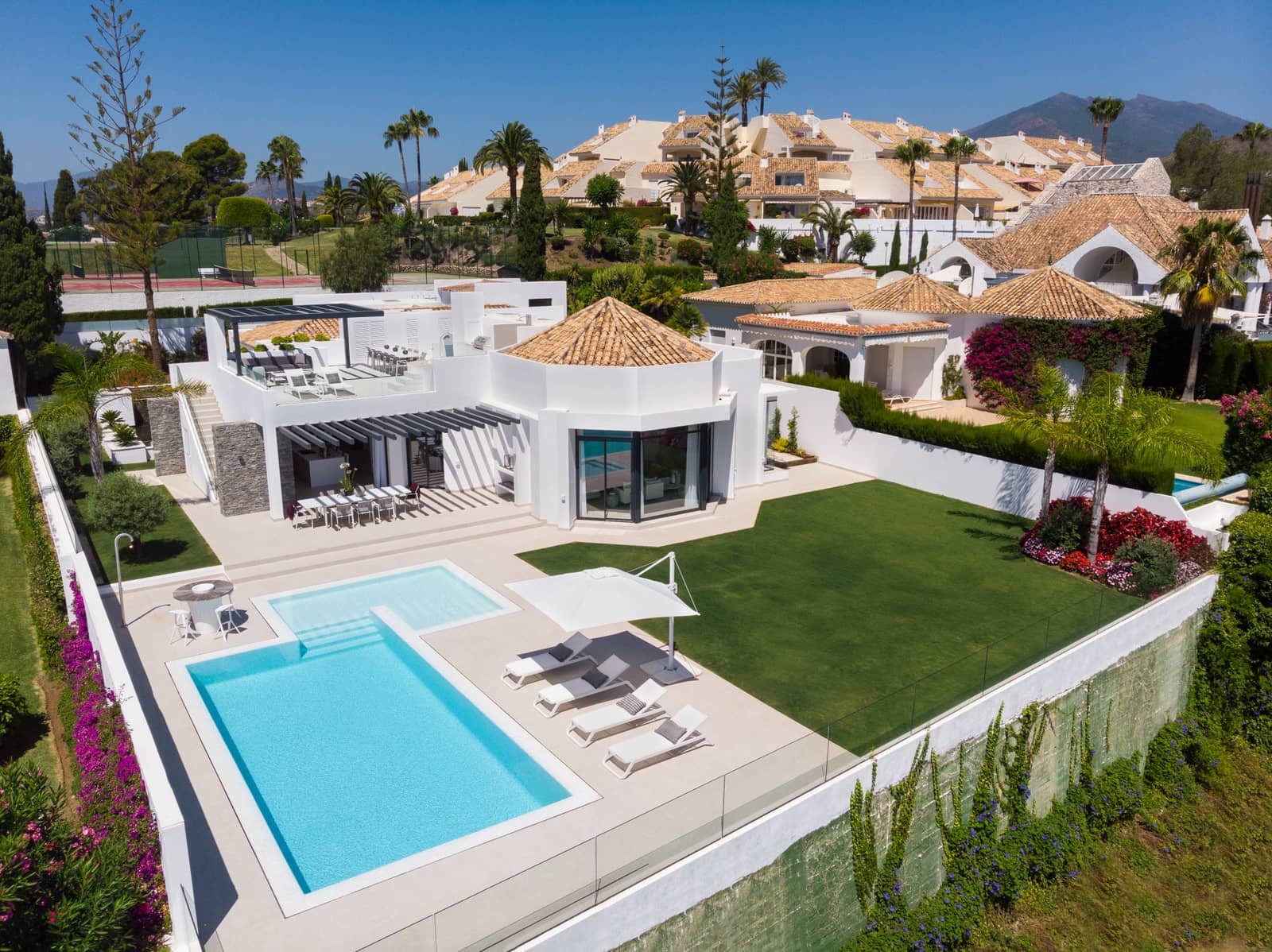 5 Zimmer Villa zu verkaufen in Marbella mit Pool Garage - 3.950.000 € (Ref: 10001903)
