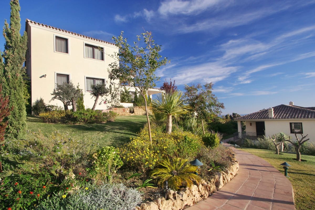 6 camera da letto Villa in vendita in Benahavis con piscina garage - 2.190.000 € (Rif: 10001905)