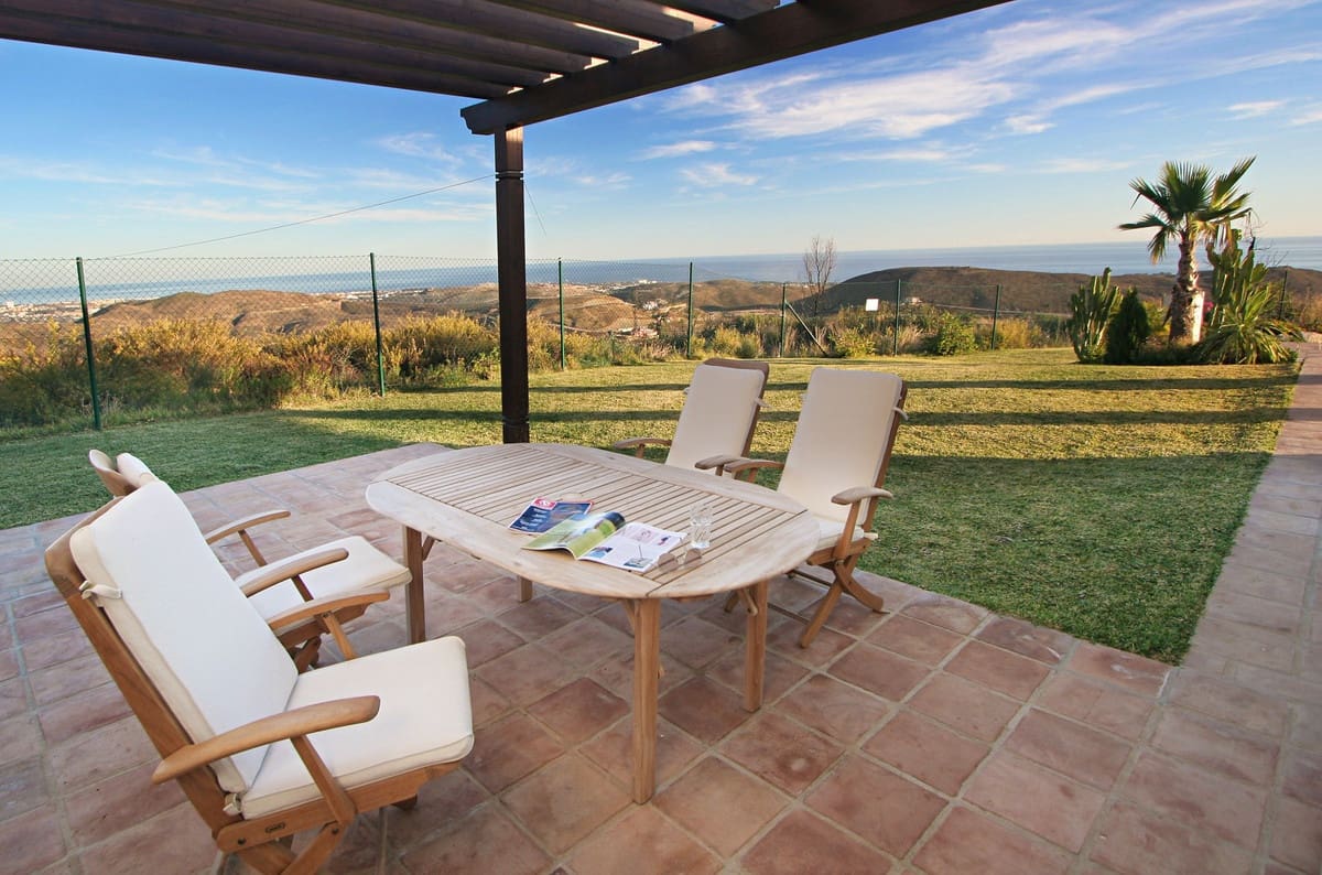 6 camera da letto Villa in vendita in Benahavis con piscina garage - 2.190.000 € (Rif: 10001905)