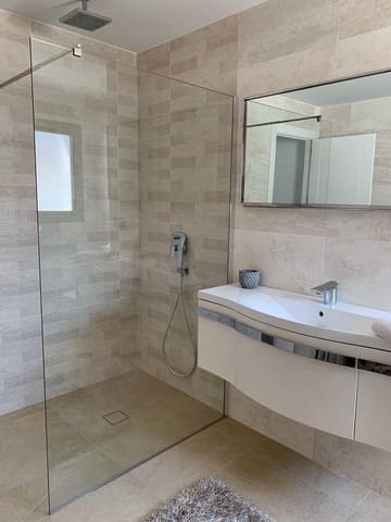 4 sypialnia Willa na sprzedaż w San Pedro de Alcantara, Marbella z basenem garażem - 1 499 000 € (Ref: 10001907)