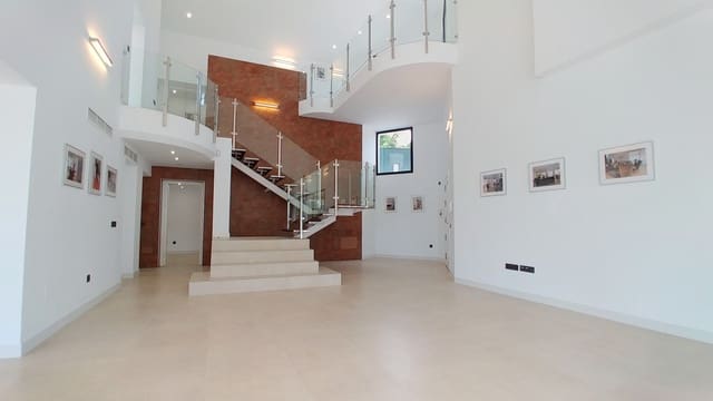 4 sypialnia Willa na sprzedaż w San Pedro de Alcantara, Marbella z basenem garażem - 1 499 000 € (Ref: 10001907)