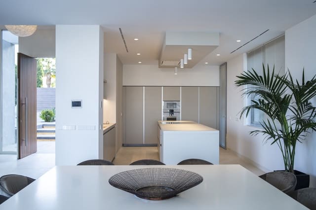 5 soverom Villa til salgs i Marbella med svømmebasseng garasje - € 3 200 000 (Ref: 10001908)