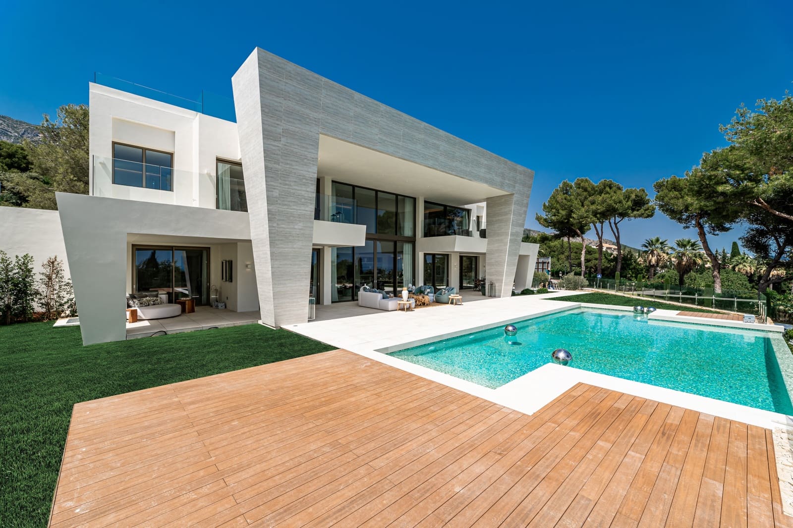 6 Zimmer Villa zu verkaufen in Marbella mit Pool Garage - 8.995.000 € (Ref: 10001909)