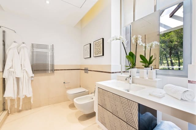 3 soverom Villa til salgs i Marbella med svømmebasseng garasje - € 3 100 000 (Ref: 10001910)