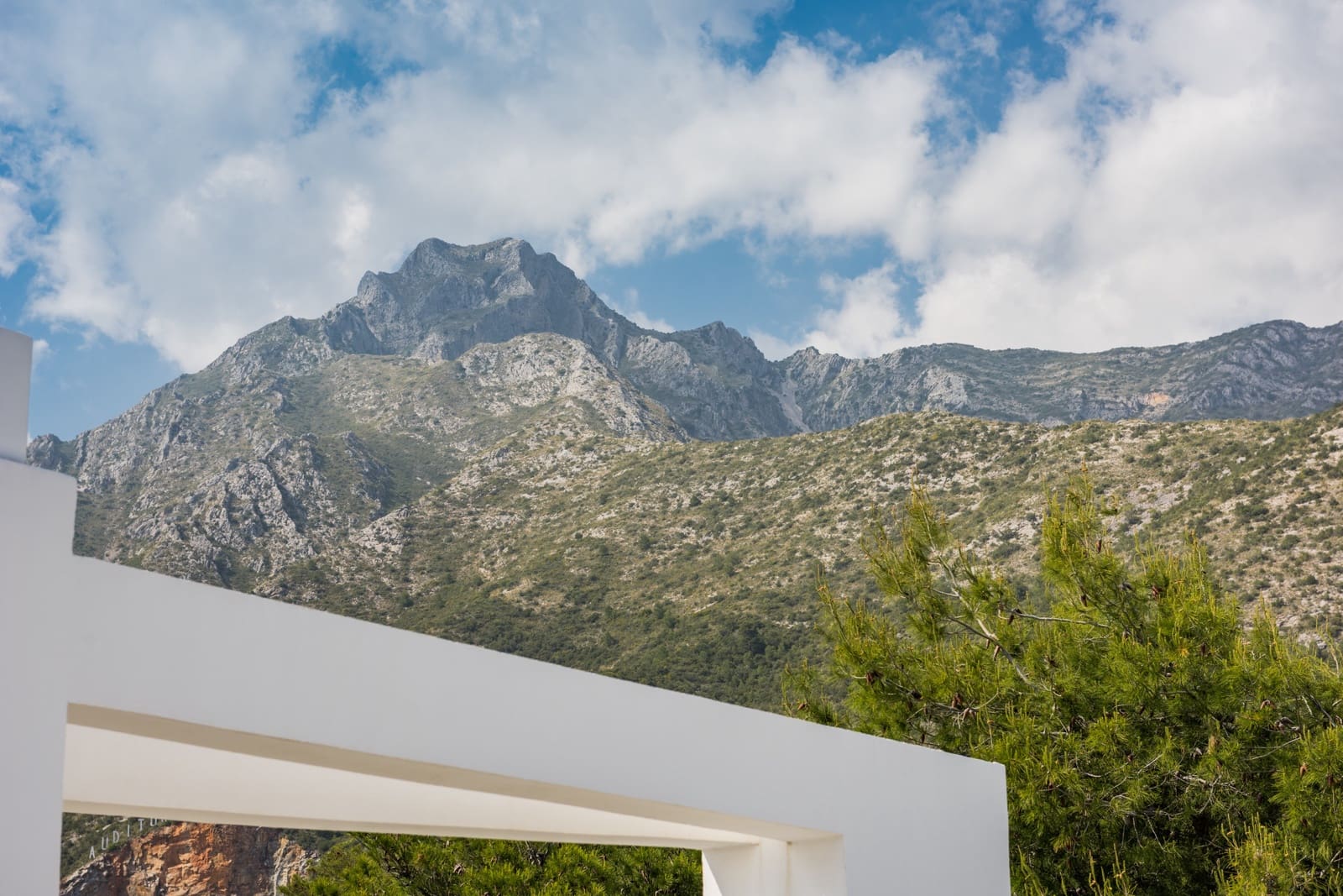 3 soverom Villa til salgs i Marbella med svømmebasseng garasje - € 3 100 000 (Ref: 10001910)