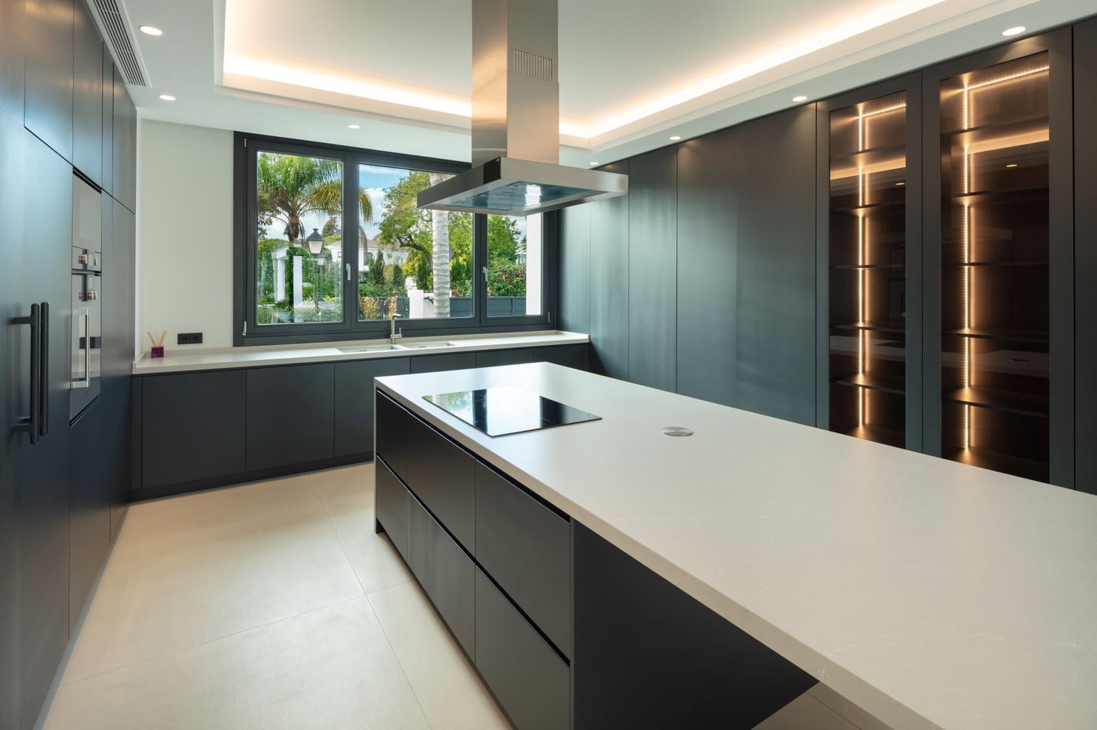5 soveværelse Villa til salg i Marbella med swimmingpool garage - € 3.900.000 (Ref: 10001913)