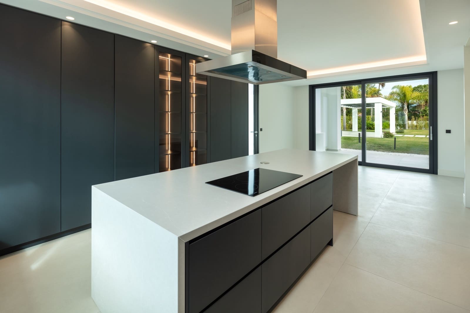 5 soveværelse Villa til salg i Marbella med swimmingpool garage - € 3.900.000 (Ref: 10001913)