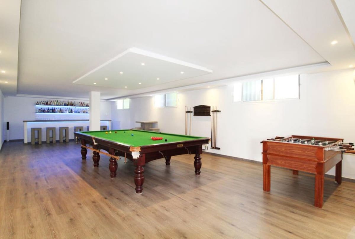 5 slaapkamer Villa te koop in Nueva Andalucia met zwembad garage - € 3.200.000 (Ref: 10001916)