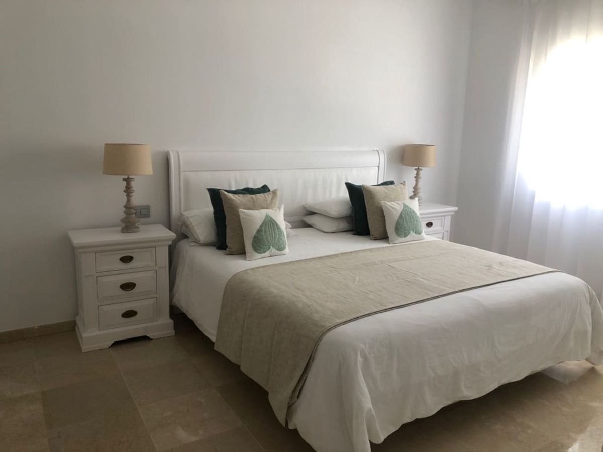 5 slaapkamer Villa te koop in Nueva Andalucia met zwembad garage - € 3.200.000 (Ref: 10001916)