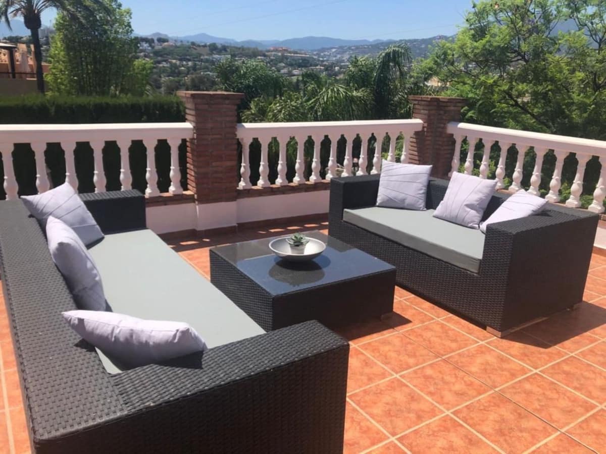 5 slaapkamer Villa te koop in Nueva Andalucia met zwembad garage - € 3.200.000 (Ref: 10001916)