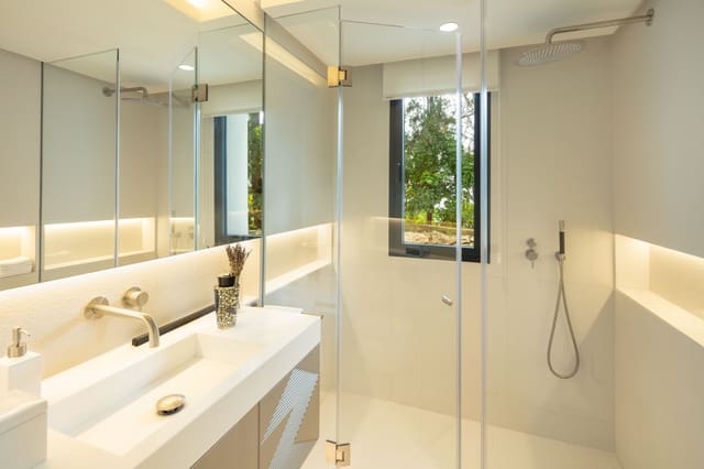 4 sypialnia Willa na sprzedaż w Marbella z basenem garażem - 4 695 000 € (Ref: 10001917)