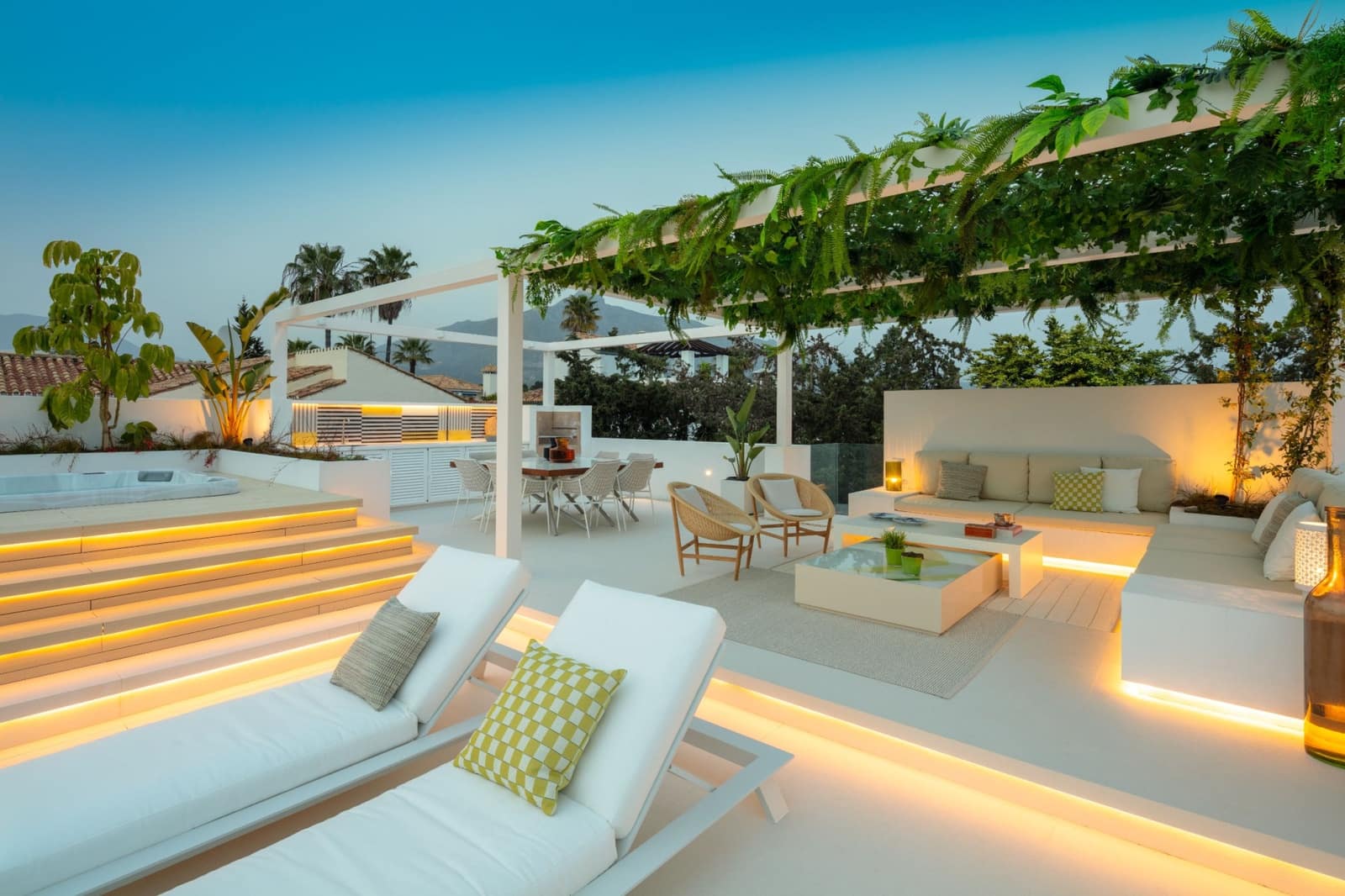 4 sypialnia Willa na sprzedaż w Marbella z basenem garażem - 4 695 000 € (Ref: 10001917)