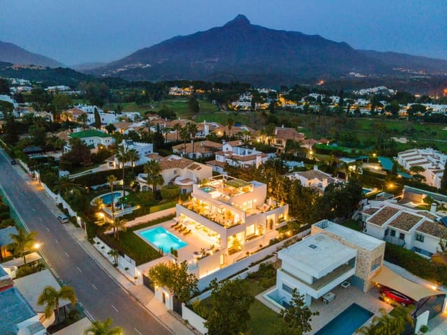 4 sypialnia Willa na sprzedaż w Marbella z basenem garażem - 4 695 000 € (Ref: 10001917)