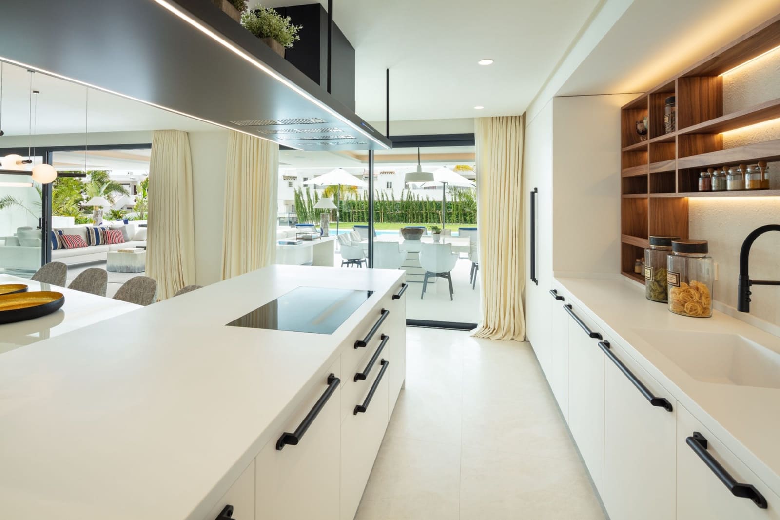 4 sypialnia Willa na sprzedaż w Marbella z basenem garażem - 4 695 000 € (Ref: 10001917)