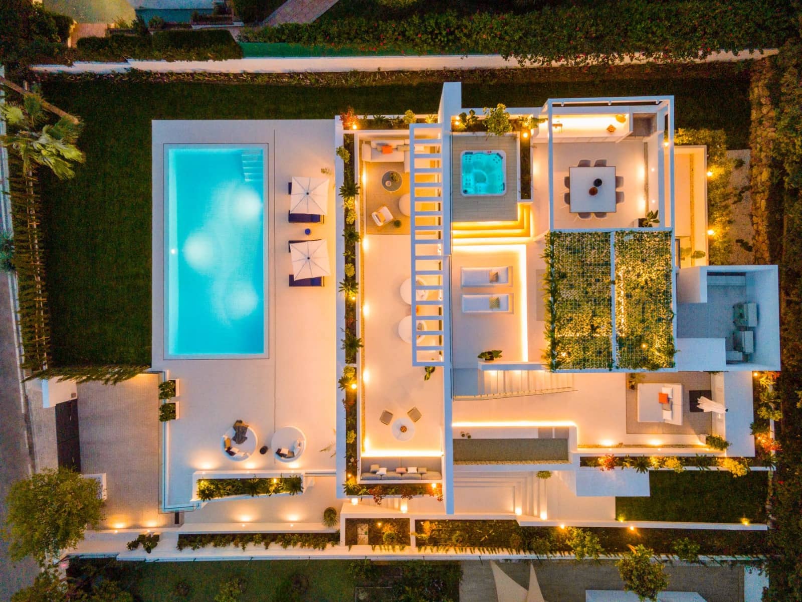 4 sypialnia Willa na sprzedaż w Marbella z basenem garażem - 4 695 000 € (Ref: 10001917)