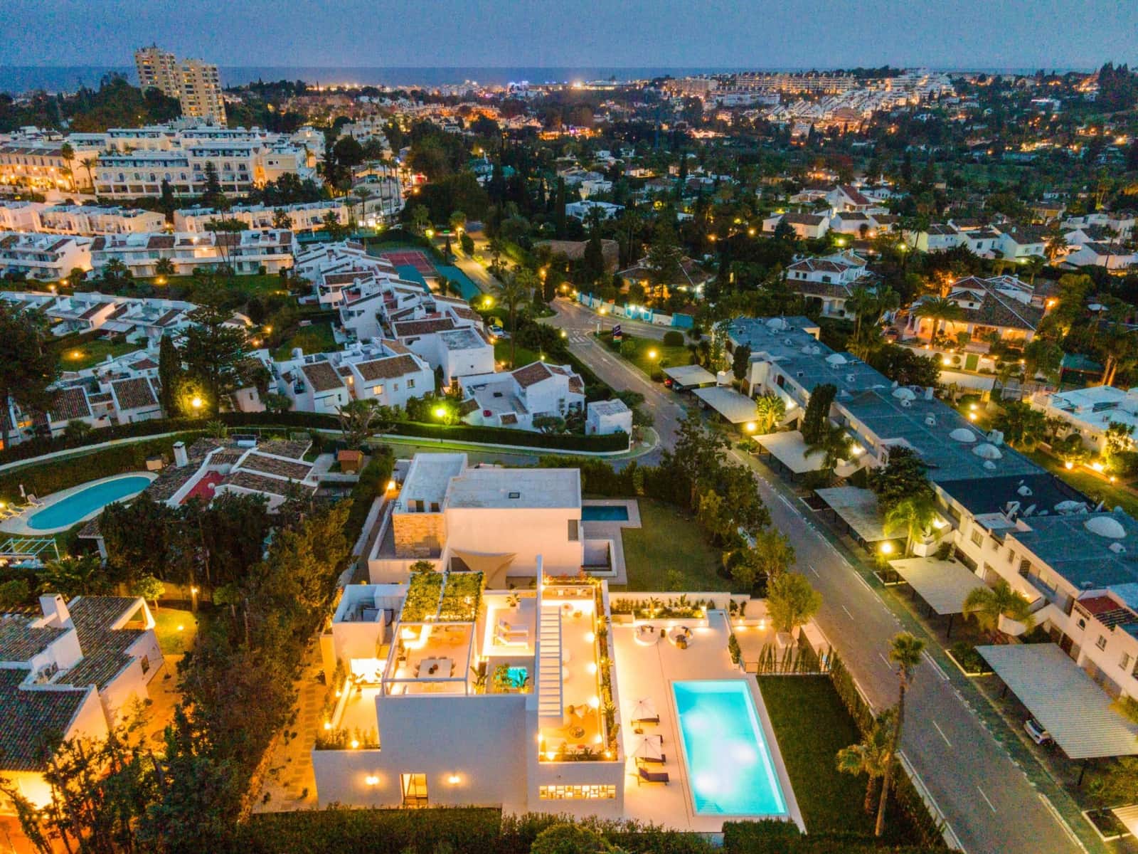 4 sypialnia Willa na sprzedaż w Marbella z basenem garażem - 4 695 000 € (Ref: 10001917)