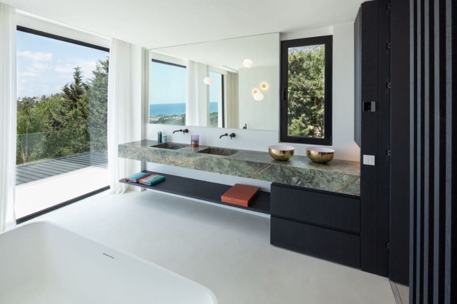 7 soverom Villa til salgs i Marbella med svømmebasseng garasje - € 6 950 000 (Ref: 10001919)