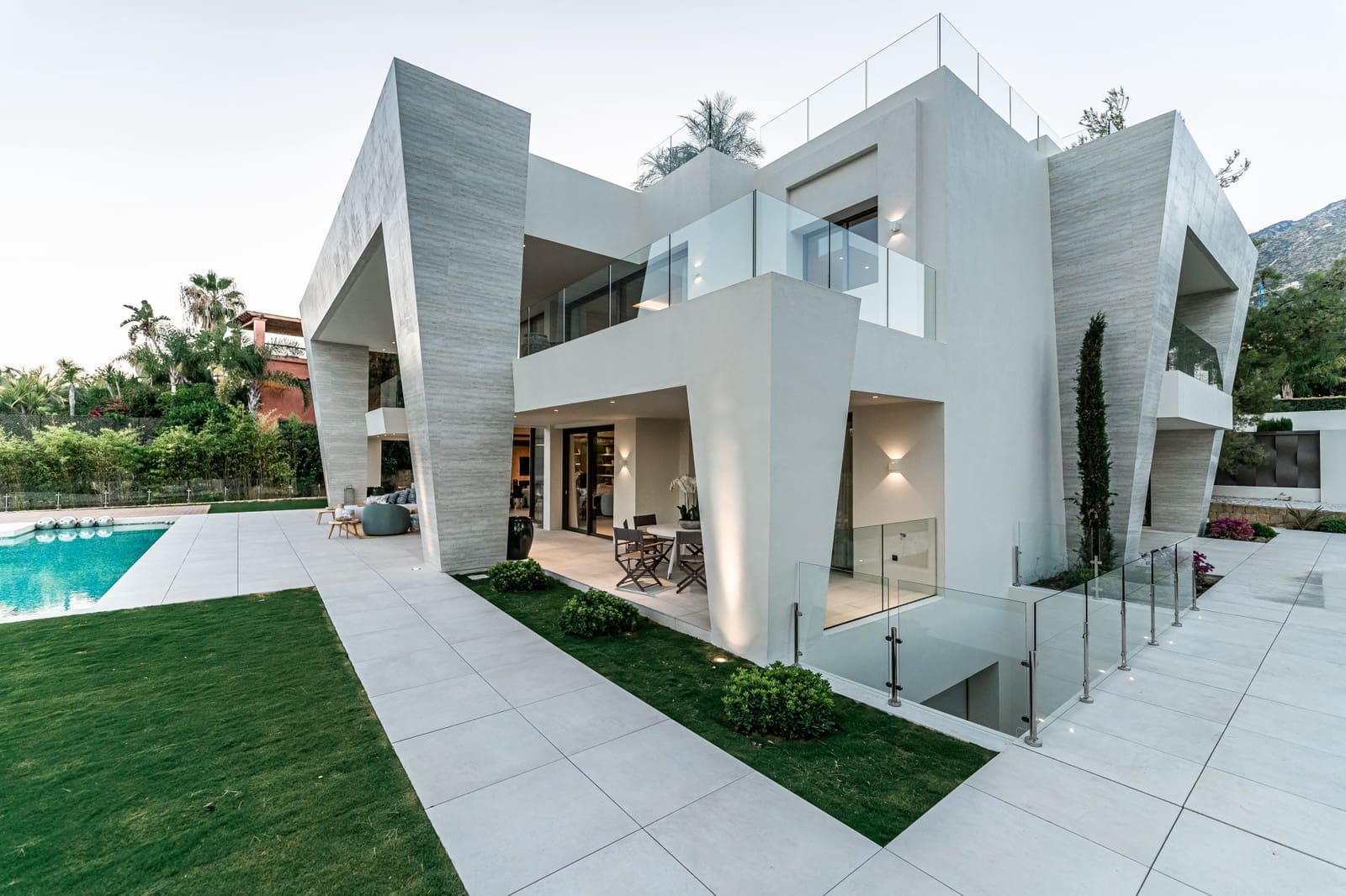 6 soveværelse Villa til salg i Golden Mile med swimmingpool garage - € 8.995.000 (Ref: 10001921)