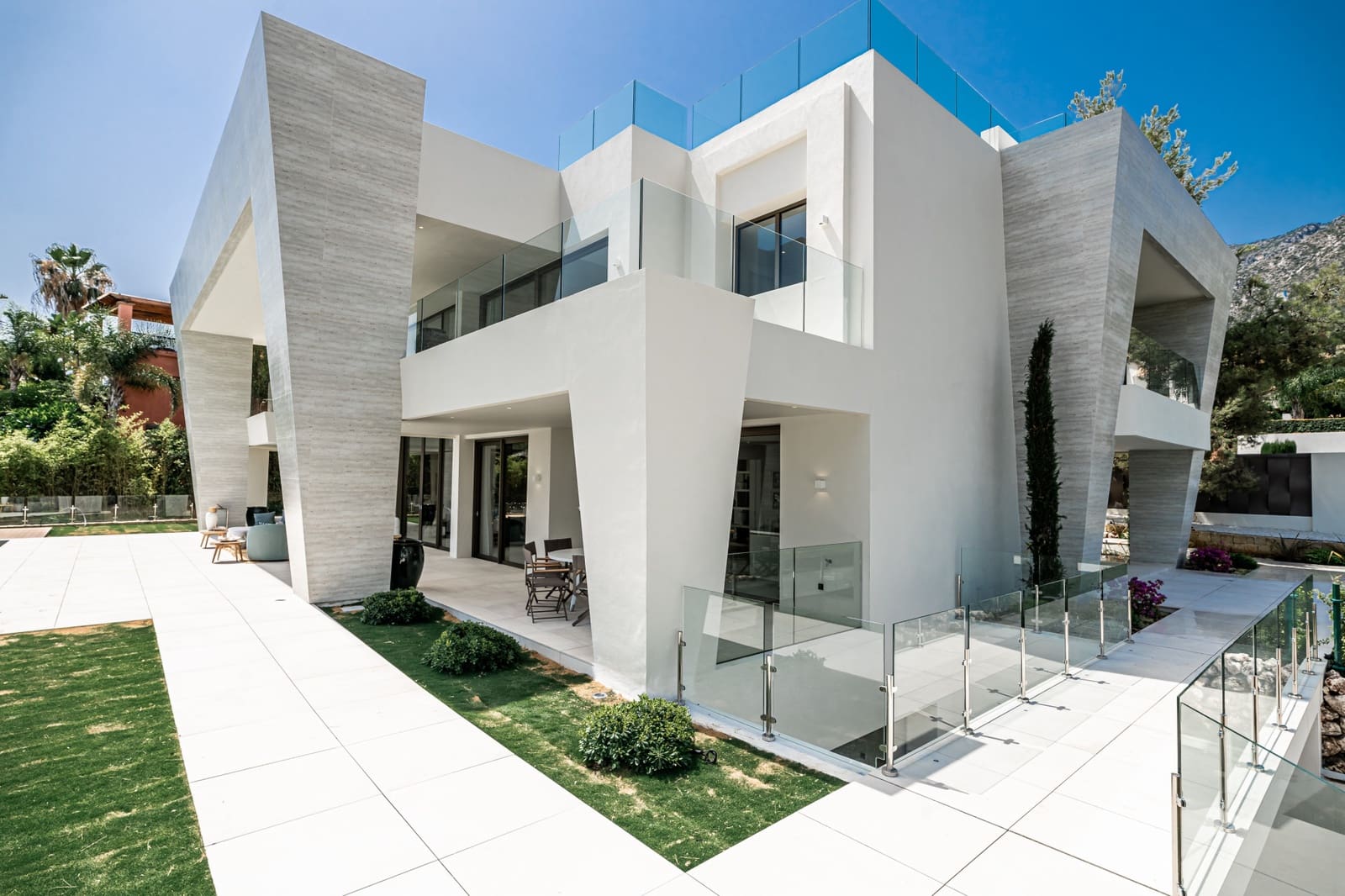 6 soveværelse Villa til salg i Golden Mile med swimmingpool garage - € 8.995.000 (Ref: 10001921)