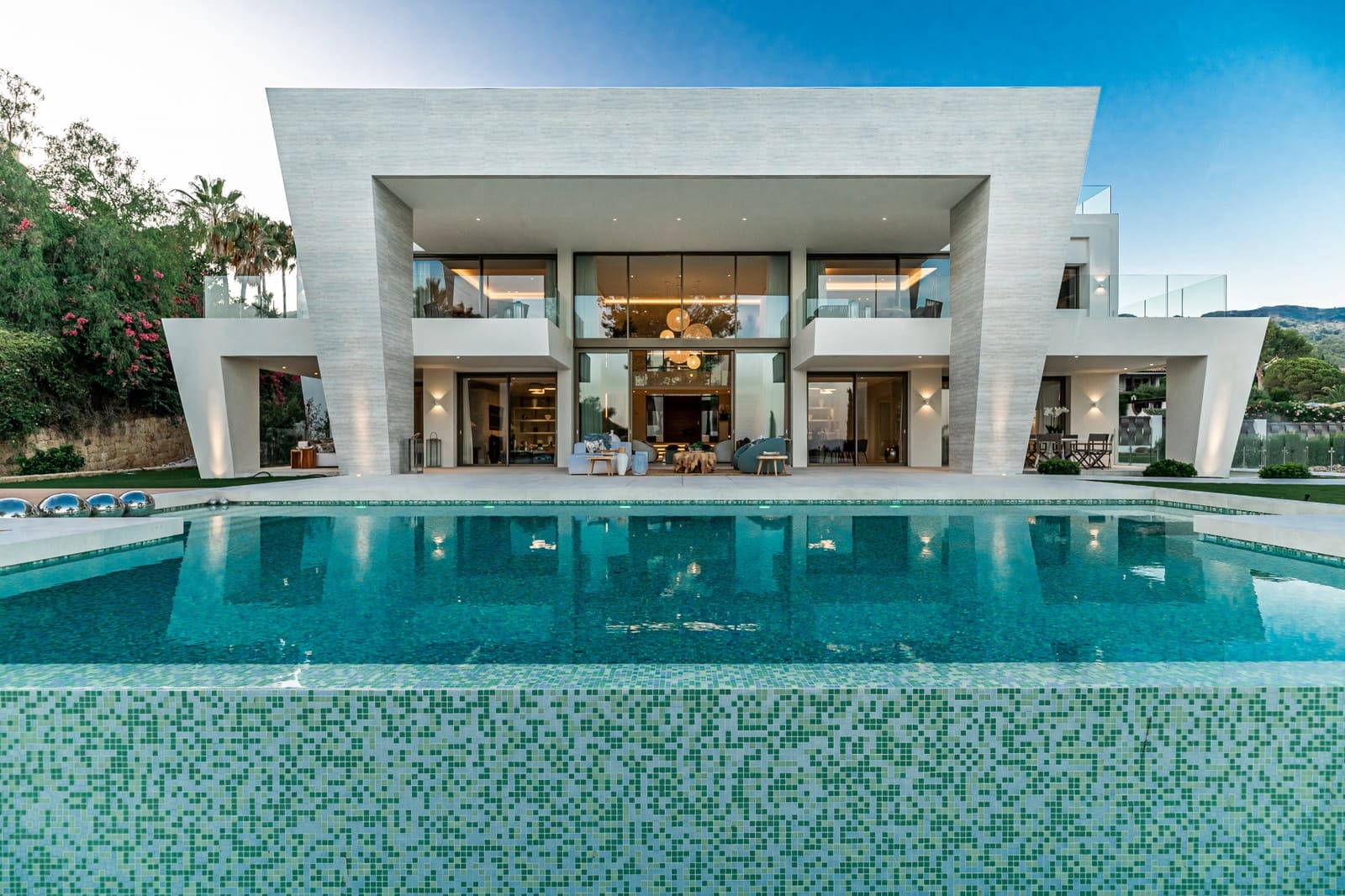 6 soveværelse Villa til salg i Golden Mile med swimmingpool garage - € 8.995.000 (Ref: 10001921)