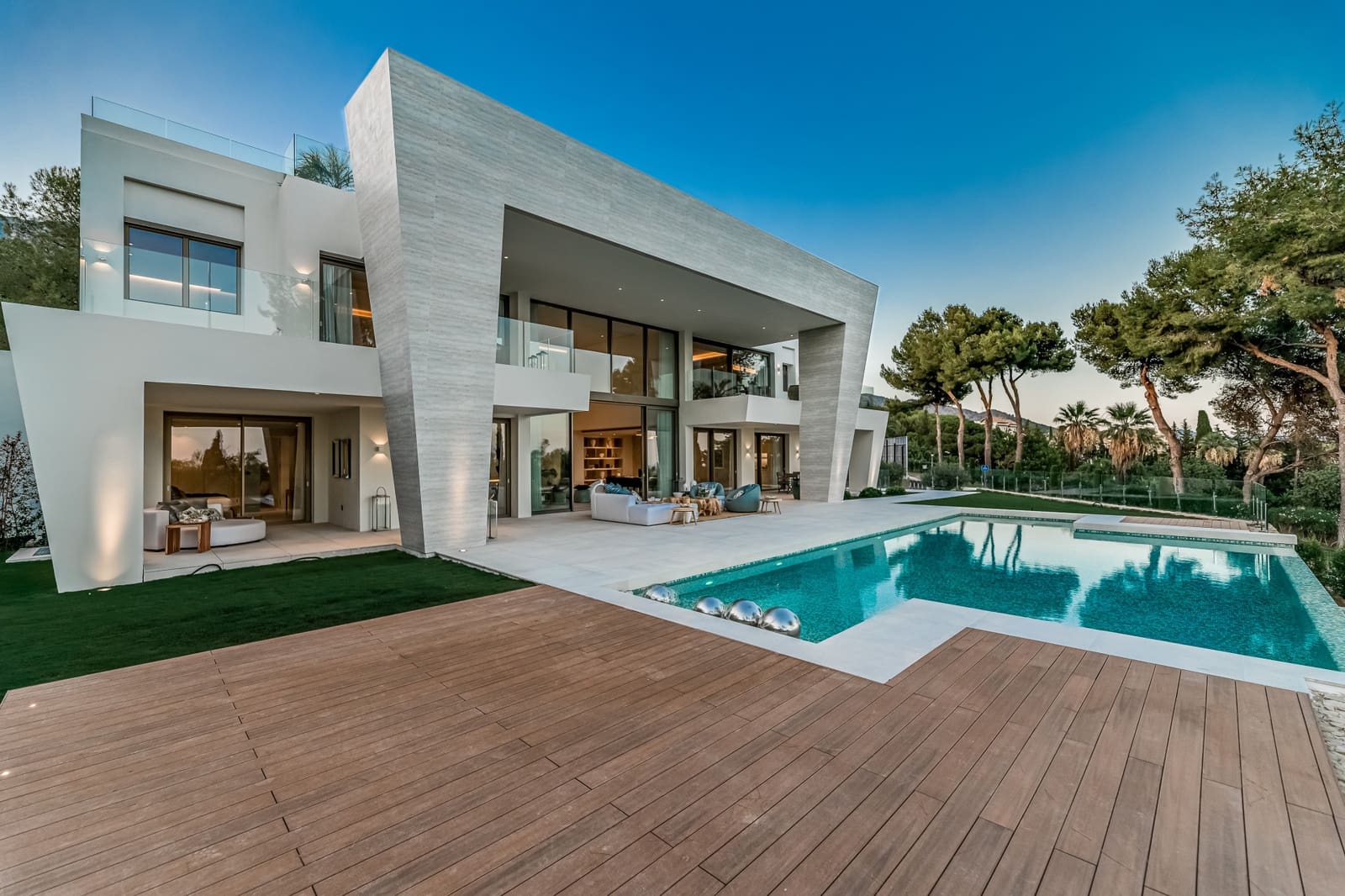 6 soveværelse Villa til salg i Golden Mile med swimmingpool garage - € 8.995.000 (Ref: 10001921)