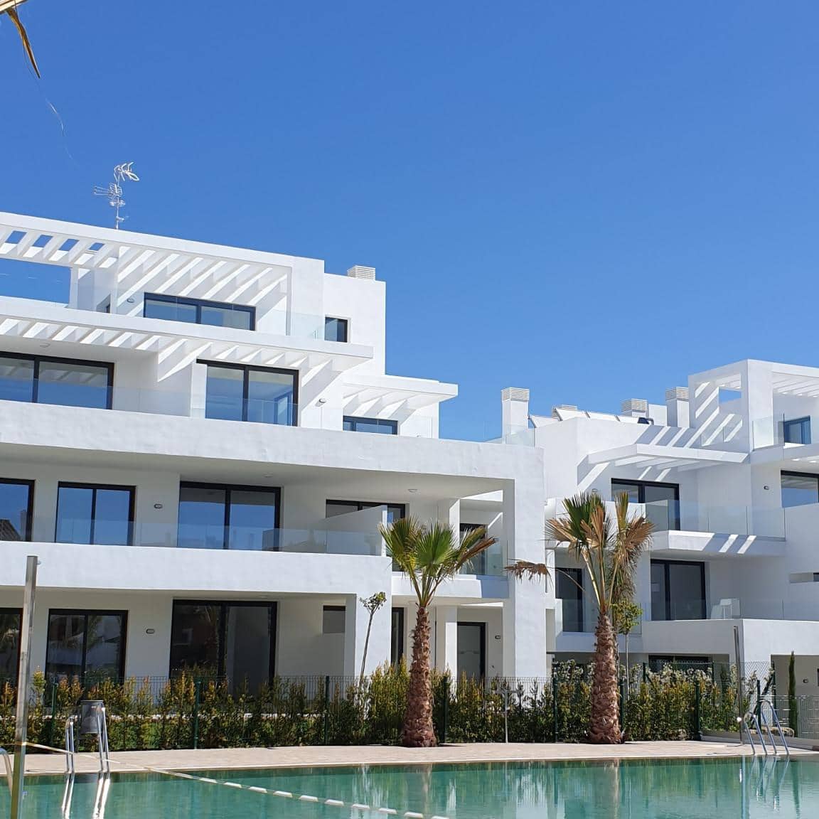 2 soverom Leilighet til salgs i Marbella med svømmebasseng garasje - € 330 000 (Ref: 10001925)