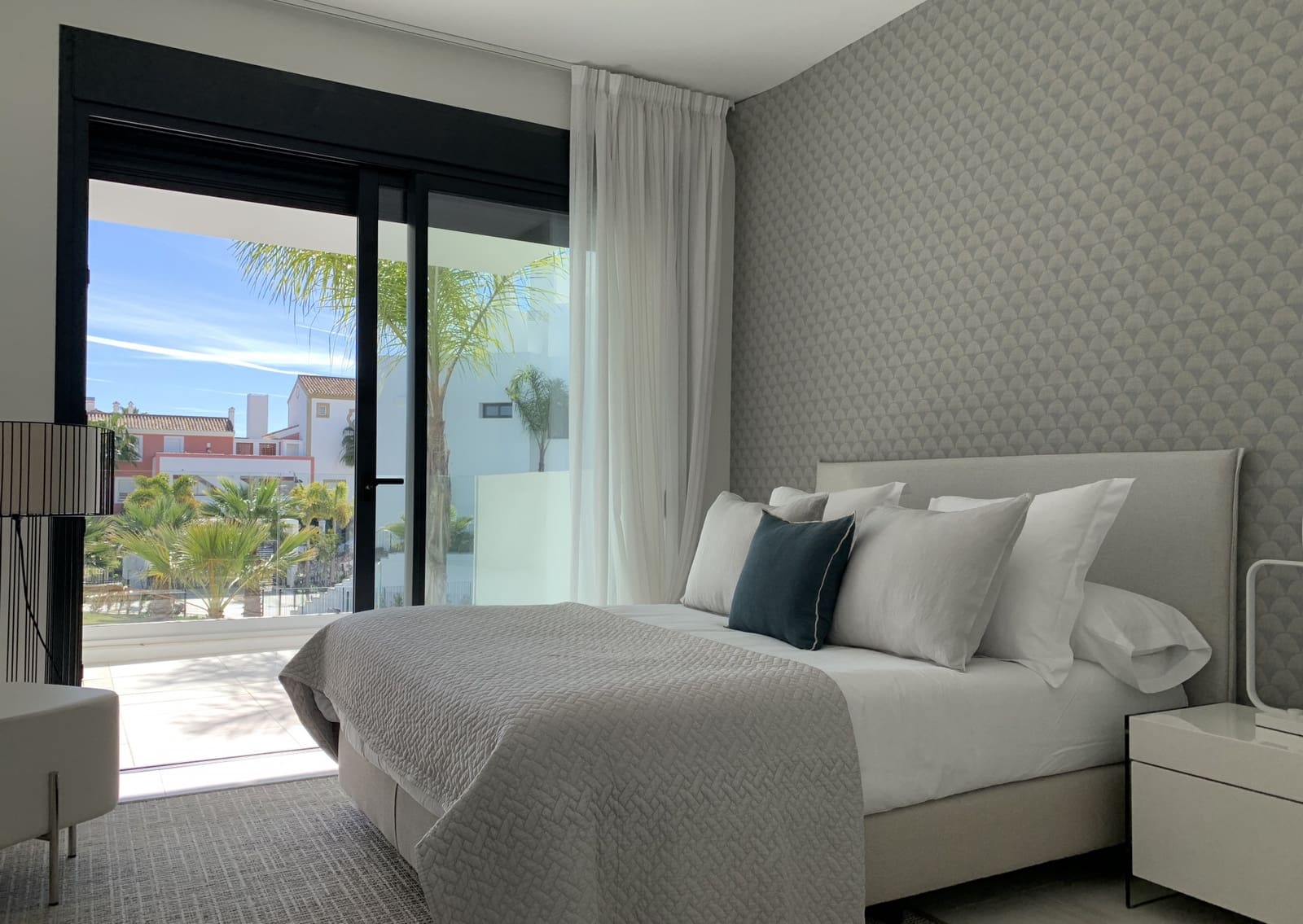 2 soverom Leilighet til salgs i Marbella med svømmebasseng garasje - € 330 000 (Ref: 10001925)