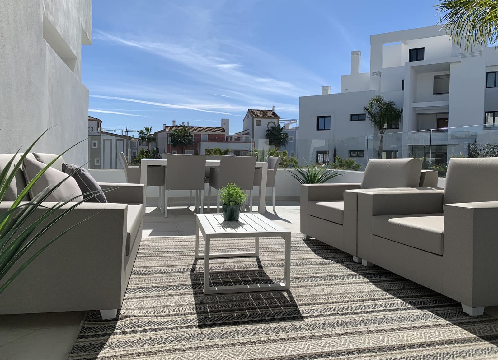 2 soverom Leilighet til salgs i Marbella med svømmebasseng garasje - € 330 000 (Ref: 10001925)