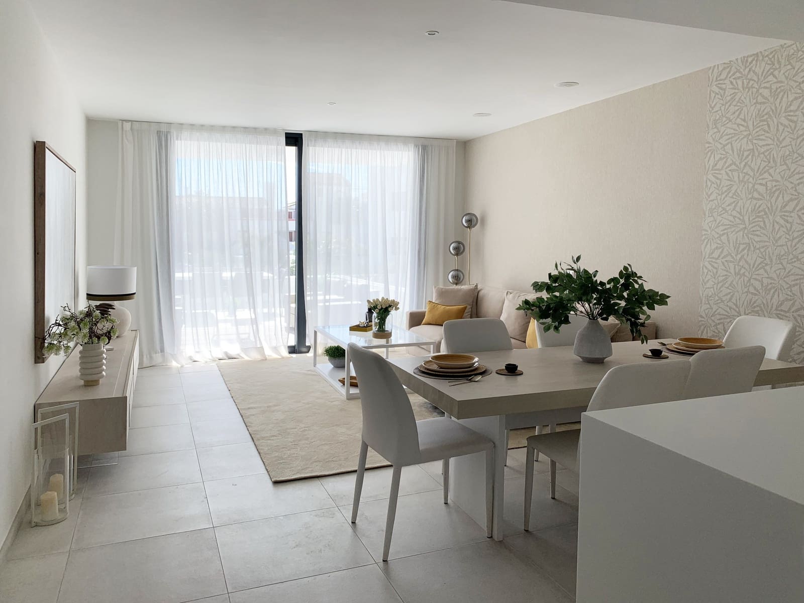 2 soverom Leilighet til salgs i Marbella med svømmebasseng garasje - € 330 000 (Ref: 10001925)