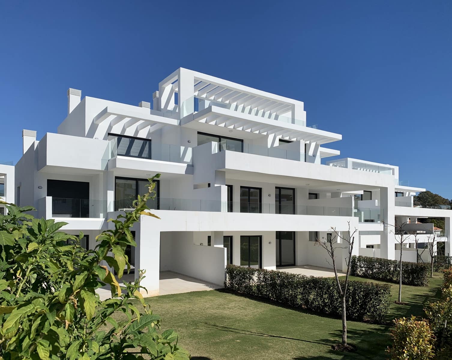 2 soverom Leilighet til salgs i Marbella med svømmebasseng garasje - € 330 000 (Ref: 10001925)
