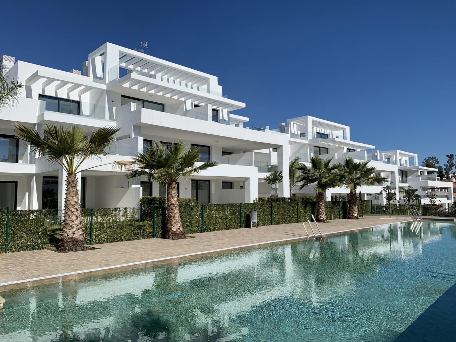 2 soverom Leilighet til salgs i Marbella med svømmebasseng garasje - € 330 000 (Ref: 10001925)