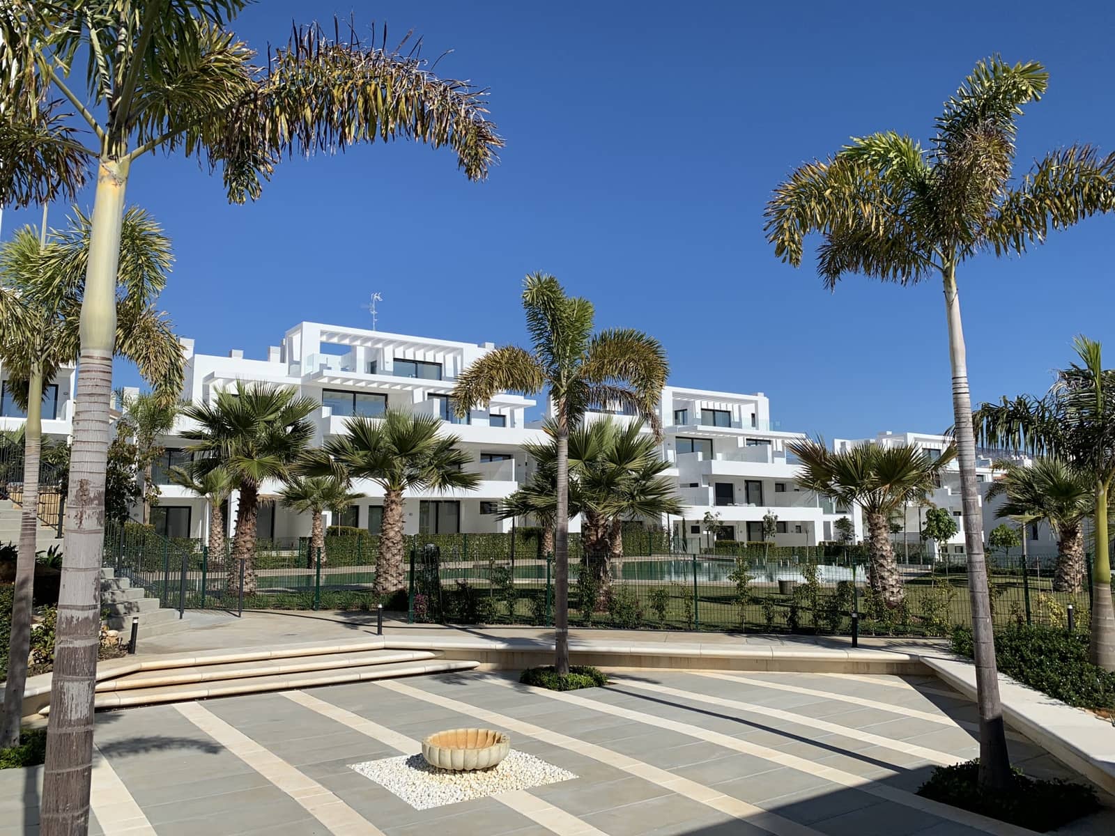 2 soverom Leilighet til salgs i Marbella med svømmebasseng garasje - € 330 000 (Ref: 10001925)