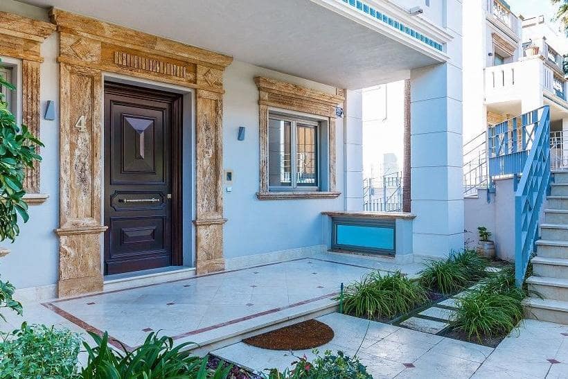 5 makuuhuone Huvila myytävänä paikassa Marbella mukana uima-altaan 
autotalli - 1 995 000 € (Ref: 10001929)