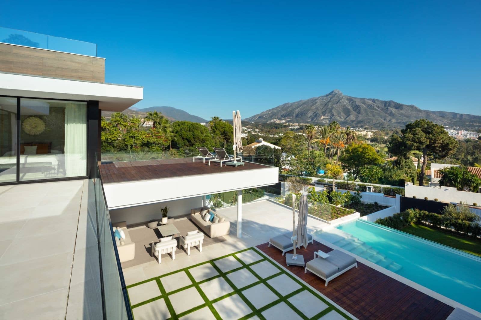 5 Zimmer Villa zu verkaufen in Marbella mit Pool Garage - 4.195.000 € (Ref: 10001930)
